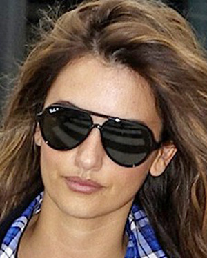 Penelope Cruz w RayBan 4125